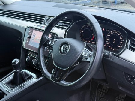 2018 Volkswagen Passat HIGHLINE 1.6 TDI MANUAL 6SPEED FWD 120HP 4DR €14,950 thumbnail