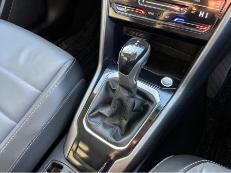 2023 Volkswagen T-Roc AUTOMATIC 2.0 DIESEL //MASSIVE SPEC//FULL LEATHER HEATED SEATS//PANORAMIC GLASS ROOF//LOW MILES// €31,950 thumbnail