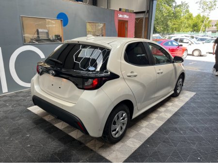 2020 Toyota Yaris YARIS AUTOMATIC 1.0  PETROL / 70k KMs /  AUTOMATIC / REVERSE CAMERA & MORE €15,950 thumbnail
