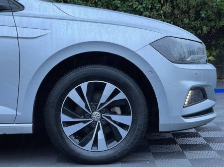 2019 Volkswagen Polo COMFORTLINE 1.0 TSI AUTO // FULL SERVICE HISTORY // 360 PARKING SENSORS // APPLE CARPLAY/ANDROID AUTO €15,900 thumbnail