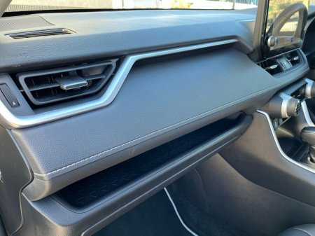 2023 Toyota Rav4 2.5 Hybrid AWD-i Platinum €44,950 thumbnail