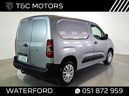 2022 Peugeot Partner Reversing Camera & Sensors, Air Conditioning, Cruise Control, Touch Screen Radio w/ Apple CarPlay & Android Auto €17,995