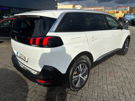 2020 Peugeot 5008  €27,950