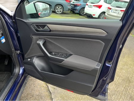 2021 Volkswagen T-Roc STYLE DESIGN PACK AUTOMATIC 2.0 DIESEL //LOW MILES//ADAPTIVE CRUISE CONTROL//KEYLESS ENTRY//REVERSE CAMERA// €26,950 thumbnail