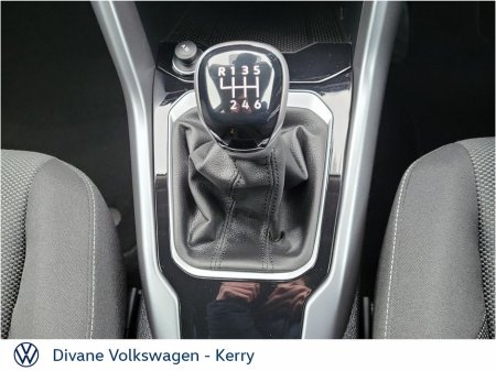 2024 Volkswagen T-Roc LIFE 2.0 TDI M6F 116 BHP €31,950 thumbnail