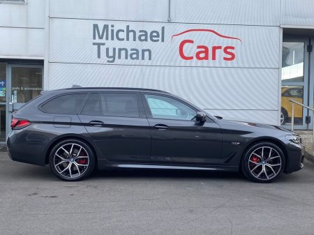 2023 BMW 5 Series 530e M Sport Pro Plug-In Hybrid Touring, 19” Diamond Cut Alloys, Privacy Glass, Black Leather, Heated Seats, CarPlay, Reverse Camera, Electric Tailgat €44,555