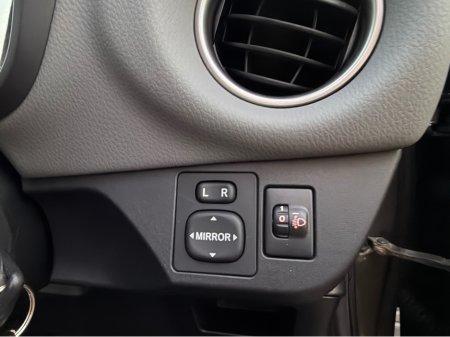 2015 Toyota Yaris Mint Yaris - 1.0 petrol - fantastic spec €11,750 thumbnail