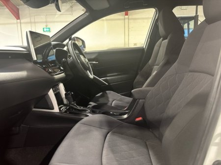 2025 Toyota Corolla Cross 1.8 SPORT HYBRID AUTO €40,450 thumbnail