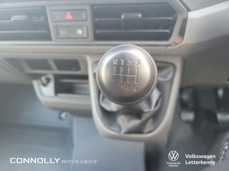 2025 Volkswagen Crafter CR30 Panel van Highline MWB 140 HP 2.0 TDI 6sp Manual FWD €37,358 thumbnail