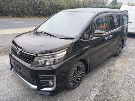 2016 Toyota Voxy Hybrid €20,450