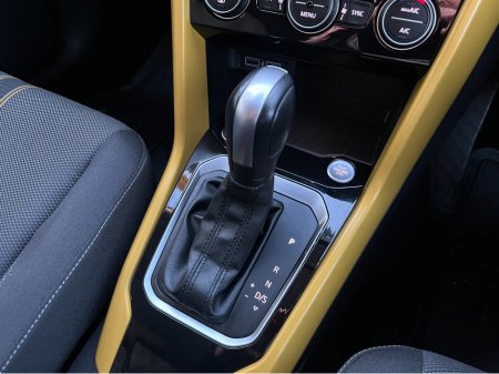 2020 Volkswagen T-Roc STYLE DESIGN AUTOMATIC 2.0 DIESEL //LOW MILES//REVERSE CAMERA//KEYLESS ENTRY//ADAPTIVE CRUISE CONTROL//BLIND SPOT WARNING// €23,950 thumbnail