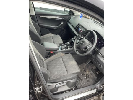 2023 Skoda Karoq STYLE 2.0 TDI 115HP DSG 5 5DR €38,500 thumbnail