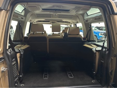 2004 Land Rover Discovery D2 TD5 HSE AUTO 7 SEATER €24,950 thumbnail