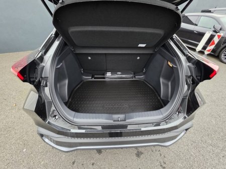 2024 Toyota C-HR 1.8 Hybrid Sport 5dr €34,949 thumbnail