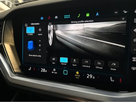 2024 Volkswagen Touareg 3.0 V6 TSIe  ELEGANCE 381PS €72,950 thumbnail