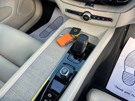 2023 Volvo XC60 T6 PLUS DARK AWD 2.0 HYBRID * HIGH SPEC * // PANORAMIC SUNROOF // LEATHER HEATED SEATS // 360 PARKING CAMERAS €39,950 thumbnail