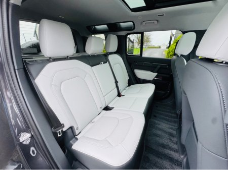 2025 Land Rover Defender P300e X-DYNAMIC SE URBAN SPEC PHEV AUTO €109,950 thumbnail