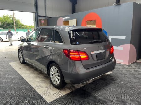 2016 Mercedes-Benz B Class MERCEDES B180 AUTOMATIC / 63k KMs / HEATED SEATS , REVERSE CAMERA & MORE €15,950