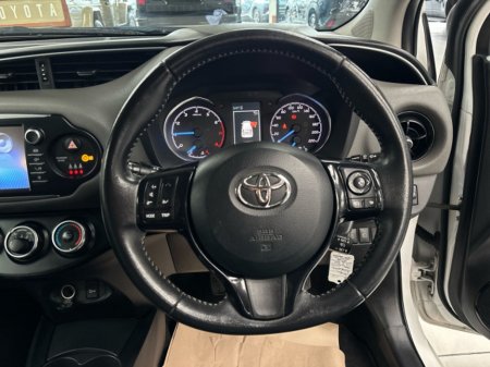 2017 Toyota Yaris 1.0 LUNA 4DR €13,750 thumbnail
