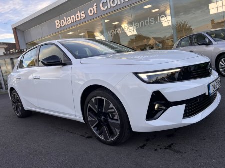 2024 Opel Astra Best Value 2024 ELEGANCE Launch Model Finished In Glacier Massive Spec As New www.bolands.ie Est.1955 €25,950