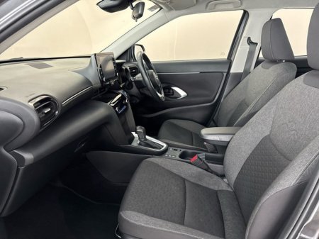 2023 Toyota Yaris Cross HYBRID LUNA €26,950 thumbnail