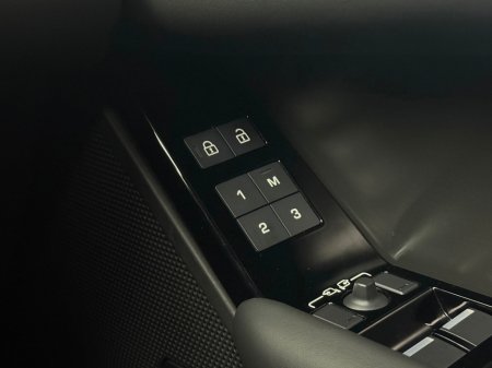 2024 Land Rover Range Rover Velar HSE P400E *PAN ROOF* €65,990 thumbnail