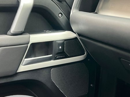 2024 Land Rover Defender HSE X-DYNAMIC P400E €92,990 thumbnail