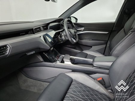 2022 Audi e-tron 55 quattro S Line €41,950 thumbnail
