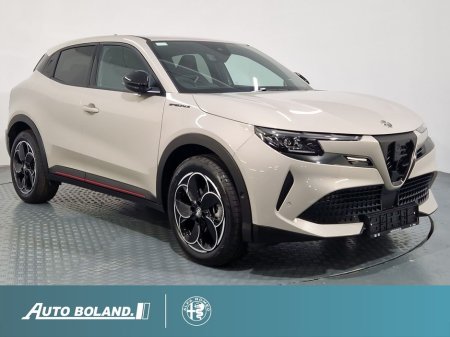 2026 Alfa Romeo Junior ELETTRICA Speciale 156HP Tech & interior performance pack