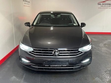2022 Volkswagen Passat BUSINESS 2.0 TDI MANUAL 6SPEED FWD 150 4DR €27,900 thumbnail