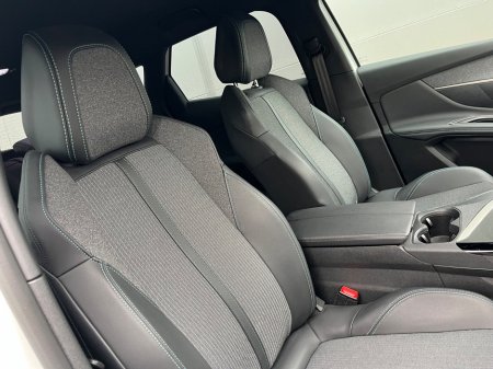2023 Peugeot 3008 1.5 BlueHDi 130bhp Auto Allure €33,900 thumbnail