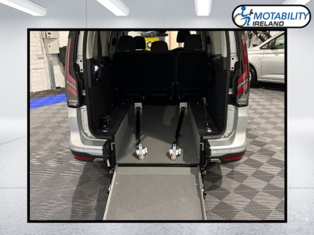 2026 Ford Tourneo Connect Active 1.5 PHEV Hybrid Wheelchair Accessible Taxi €66,995 thumbnail