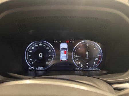 2021 Volvo XC60 B4 MHEV DSL (197hp) Momentum €42,950 thumbnail