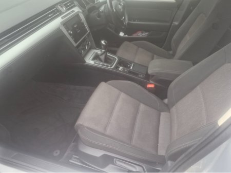 2017 Volkswagen Passat CL 1.6 TDI MANUAL 6SPEED FWD 120HP 4DR €14,000 thumbnail