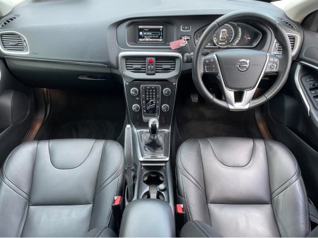 2018 Volvo V40 D2 MOMENTUM - HEATED LEATHER - 2.0 - BLUETOOTH STREAMING - VOLVO HISTORY - 180 TAX €13,950