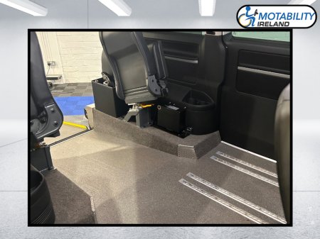 2020 Volkswagen Caravelle Drive from Wheelchair/Upfront Passenger SpaceDrive System €59,995 thumbnail