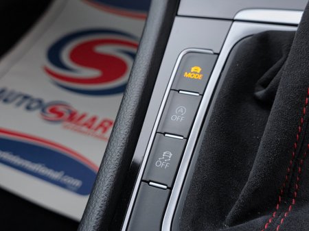 2016 Volkswagen Golf GTI CLUBSPORT 2.0TSI DSG 5DR 265HP €30,995 thumbnail