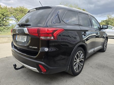 2016 Mitsubishi Outlander 16MY 4WD 6 6MT 7S 4DR €15,800