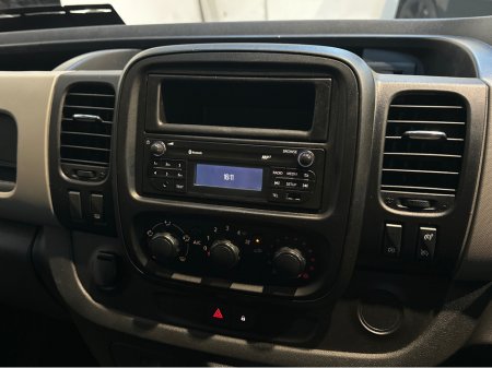 2015 Renault Trafic Passenger TRAFFIC VAN DCi €7,950 thumbnail