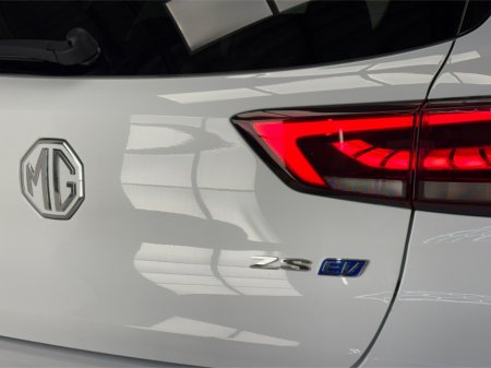 2025 MG ZS LR EXCLUSIVE-72.6KWH**DIGITAL DASH**MULTIFUNCTIONAL STEERING WHEEL**BLACK LEATHER INTERIOR**360 CAMERA**APPLE CARPLAY ANDROID AUTO**KEYLESS START**AIR CONDITIONING**FINANCE AVAILABLE** €31,495 thumbnail