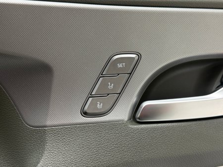 2022 Hyundai Santa Fe 1.6 PHEV *7 SEATER* €39,990 thumbnail