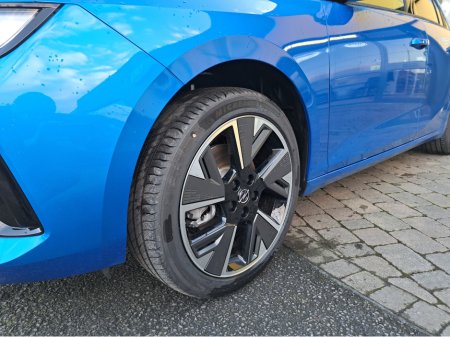 2025 Opel Astra ASTRA e    GS SPEC... Electric 54KW   418km range **NOW IN STOCK ** €27,950 thumbnail