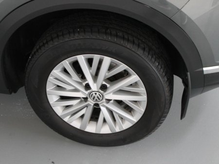 2019 Volkswagen T-Roc Design 1.6tdi M6f115hp 5DR €20,500 thumbnail