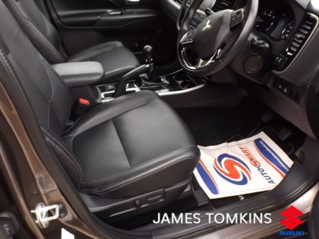 2019 Mitsubishi Outlander 2.2 DI-D 150PS 6MT 4WD 7-Seater BlackLin €28,950 thumbnail