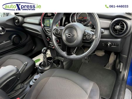 2018 MINI Cooper D 1.5 Automatic, Reversing camera €17,995