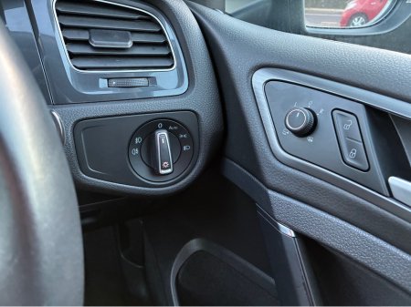 2018 Volkswagen Golf 1.2i TSI Petrol Automatic Comfortline €17,500 thumbnail