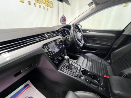 2020 Volkswagen Passat TDI SEL S-A 4DR AUTO €19,700 thumbnail