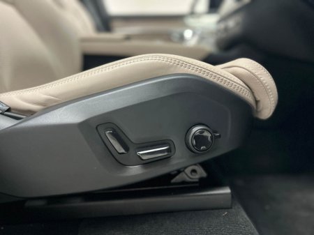 2025 Volvo XC90 ULTRA T8 RECHARGE 2.0 PHEV *7 SEATER* €87,990 thumbnail