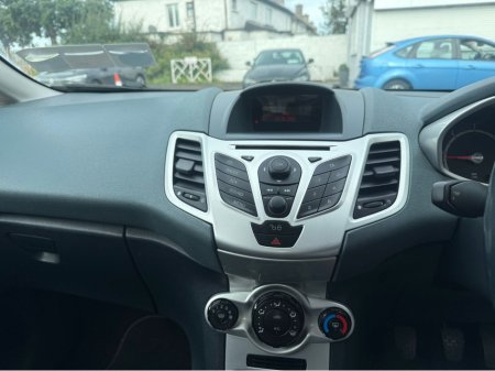 2019 Toyota Auris 1.4 D-4D TERRA 4DR €7,490 thumbnail