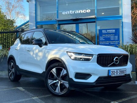 2021 Volvo XC40 R-DESIGN T4 1.5 RECHARGE PHEV // TILT & SLIDE PAN ROOF // 19